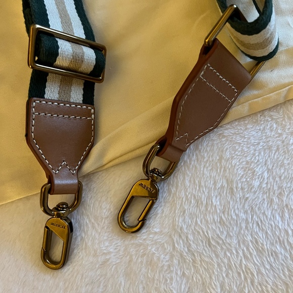 Great condition! Medium Montauk Tote in Rich Oak & $60 adjustable strap - Picture 16 of 16